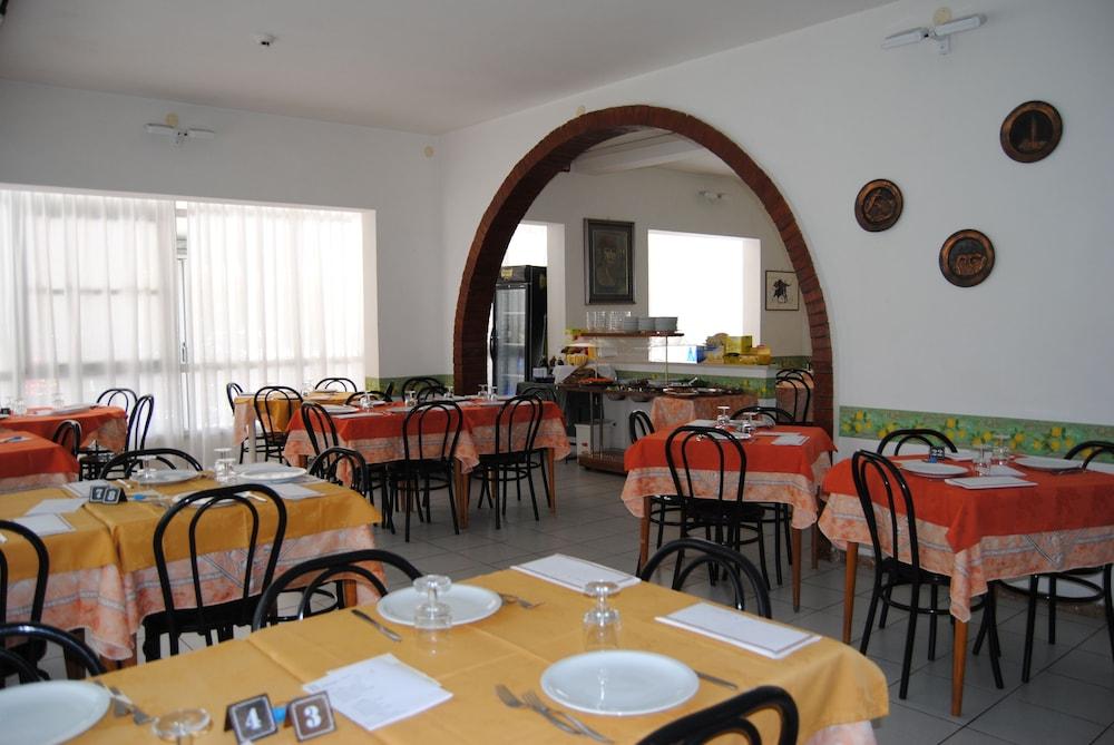 צ'סנטיקו Hotel Trevi מראה חיצוני תמונה