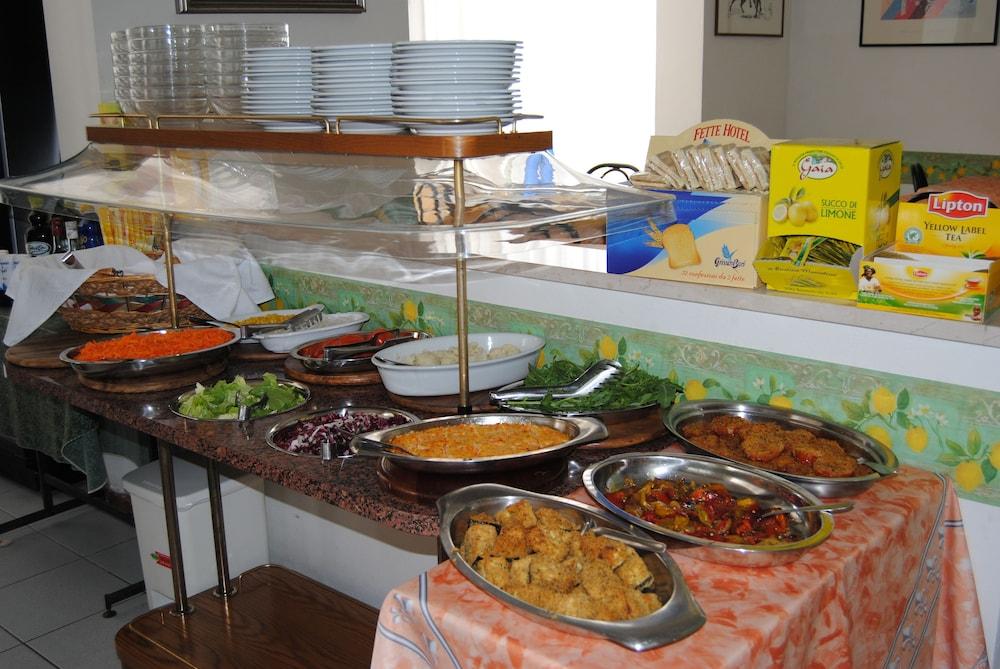 צ'סנטיקו Hotel Trevi מראה חיצוני תמונה