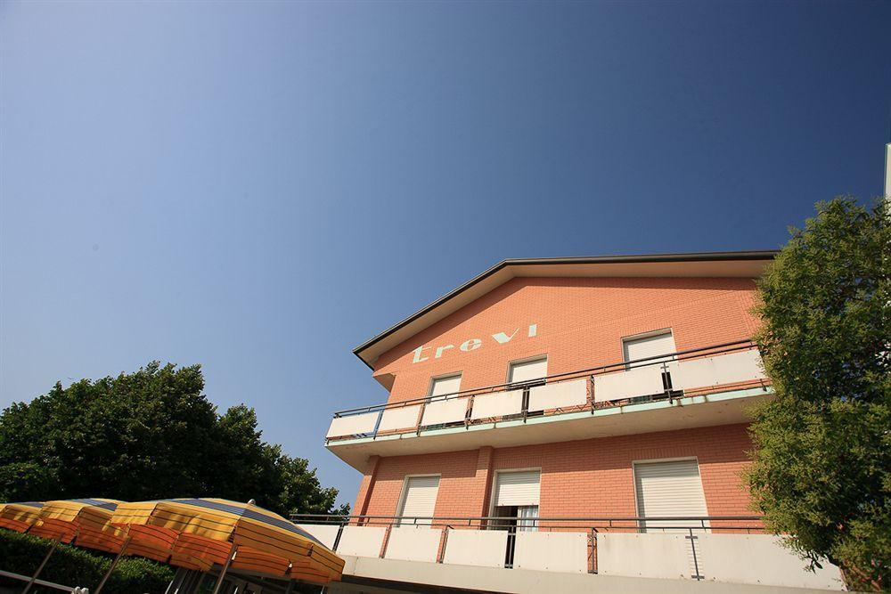 צ'סנטיקו Hotel Trevi מראה חיצוני תמונה