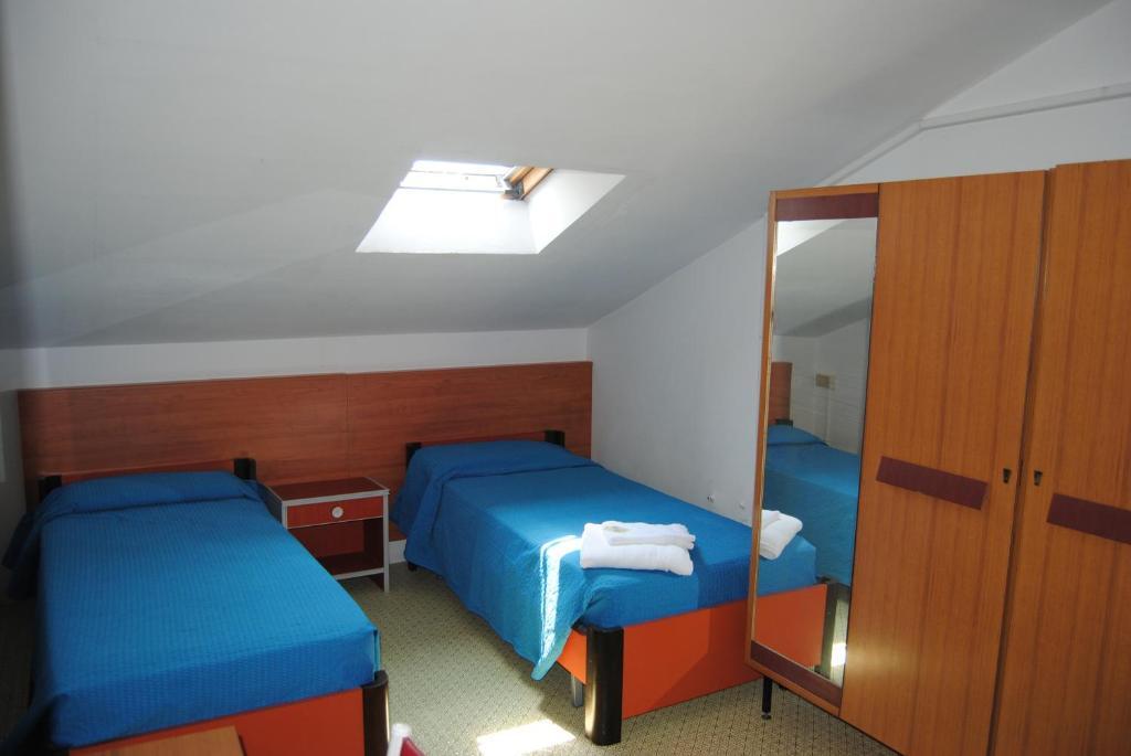 צ'סנטיקו Hotel Trevi חדר תמונה