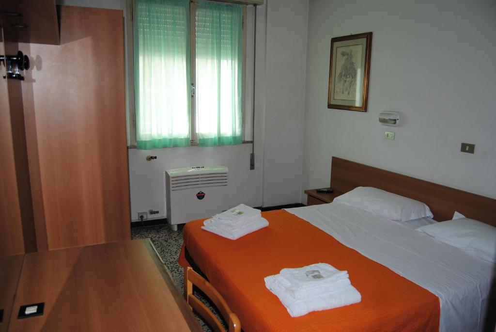 צ'סנטיקו Hotel Trevi מראה חיצוני תמונה