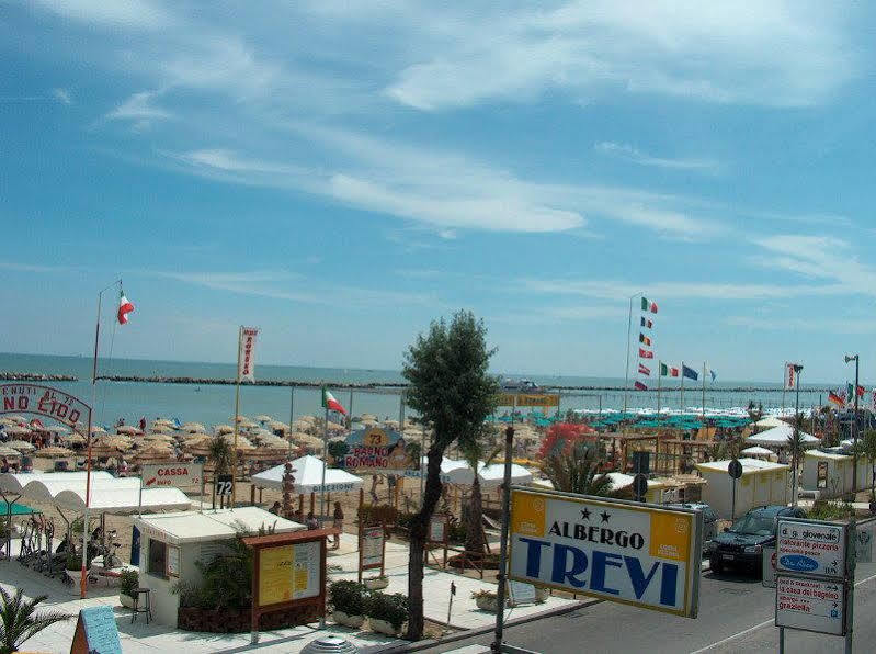 צ'סנטיקו Hotel Trevi מראה חיצוני תמונה